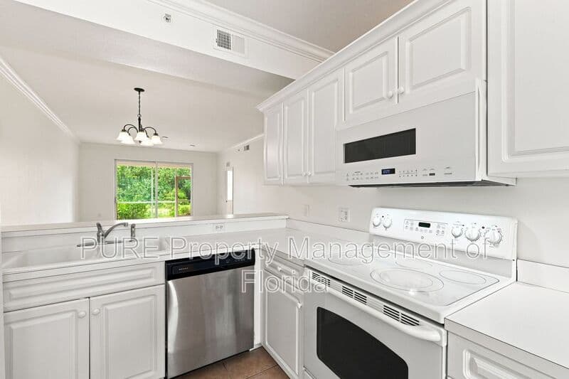 Fort Myers House: 19760 Osprey Cove Blvd