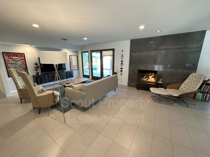 La Quinta House: 46560 Cameo Palms Drive