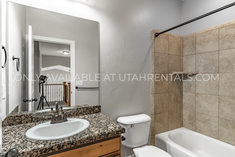 Orem House: 2032 West Golden Pond Way