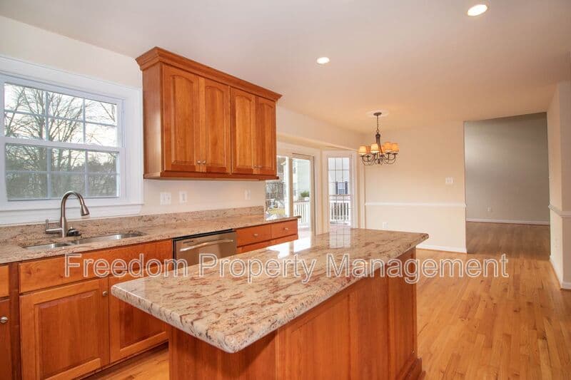 Warrenton House: 80 Brookshire Dr