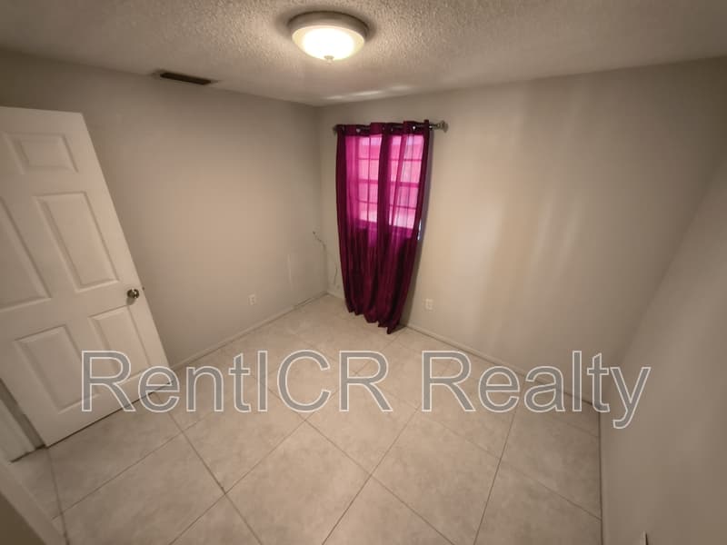Dunedin Condo: 561 Laura Lane