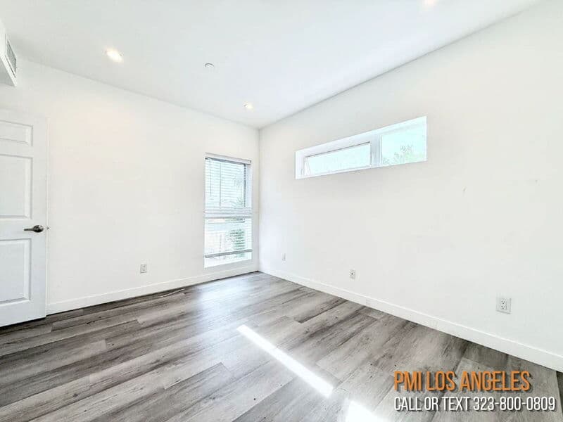 Los Angeles Condo: 1260 1/2 Leighton Avenue