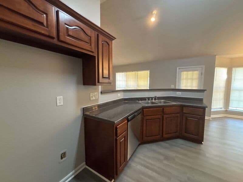 Cordova House: 1605 Far Dr