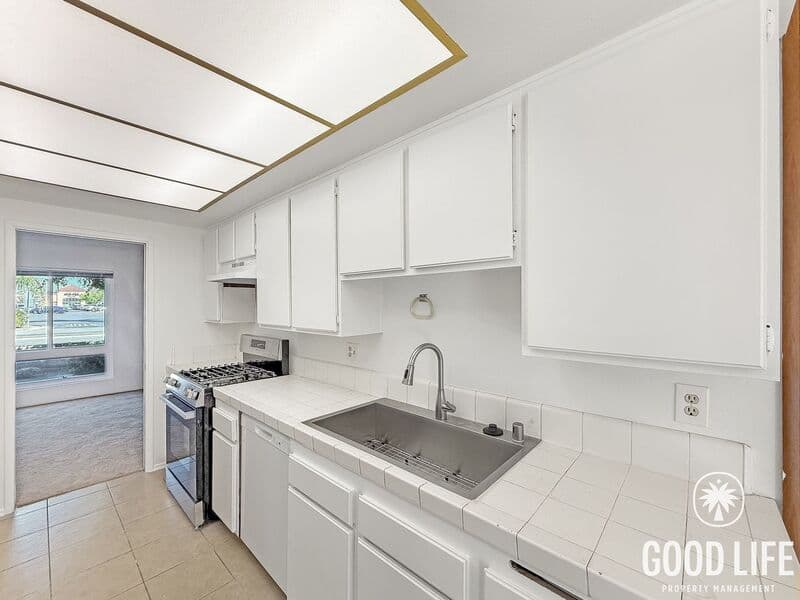 Garden Grove House: 5848 Chapman Ave