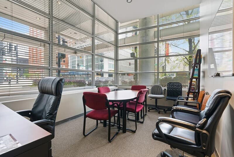 Chicago Condo: 330 W Grand Ave