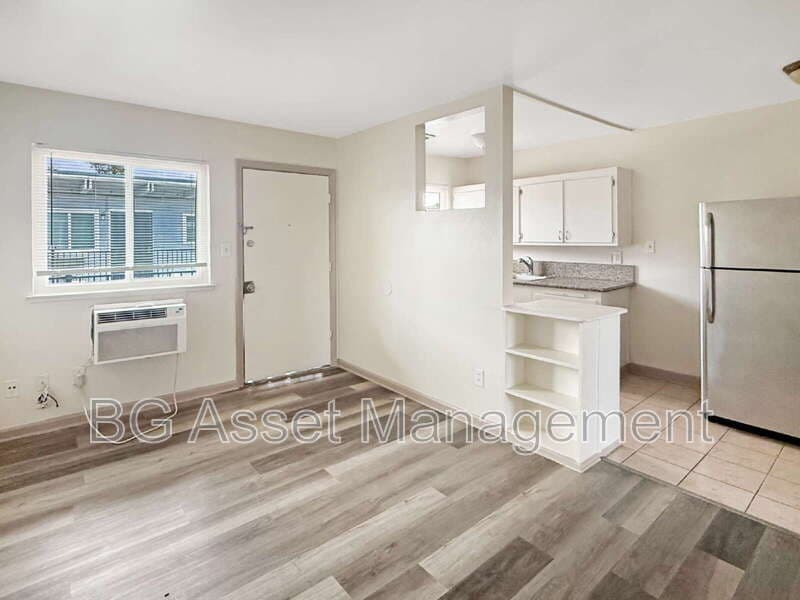 Sacramento Condo: 714 Darina Avenue