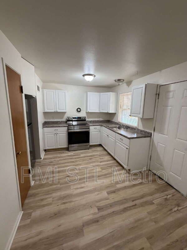 St. Louis House: 9319 Clarion Dr