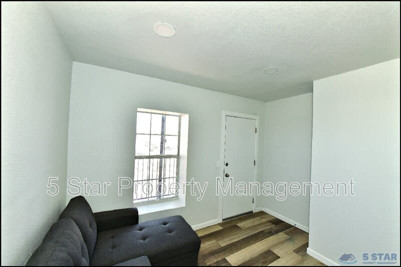 El Paso Condo: 6806 Alameda Ave
