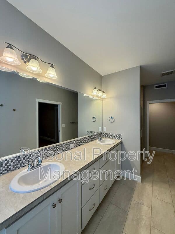 Vancouver House: 5502 NE 134th St