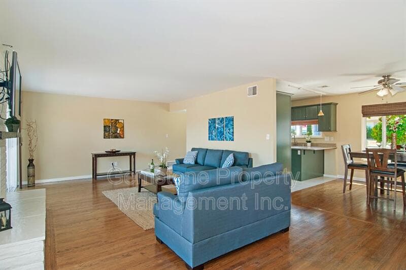 San Diego House: 5385 Brockbank Pl
