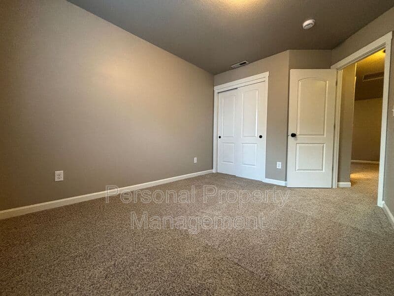 Vancouver House: 3303 NE 43rd Pl