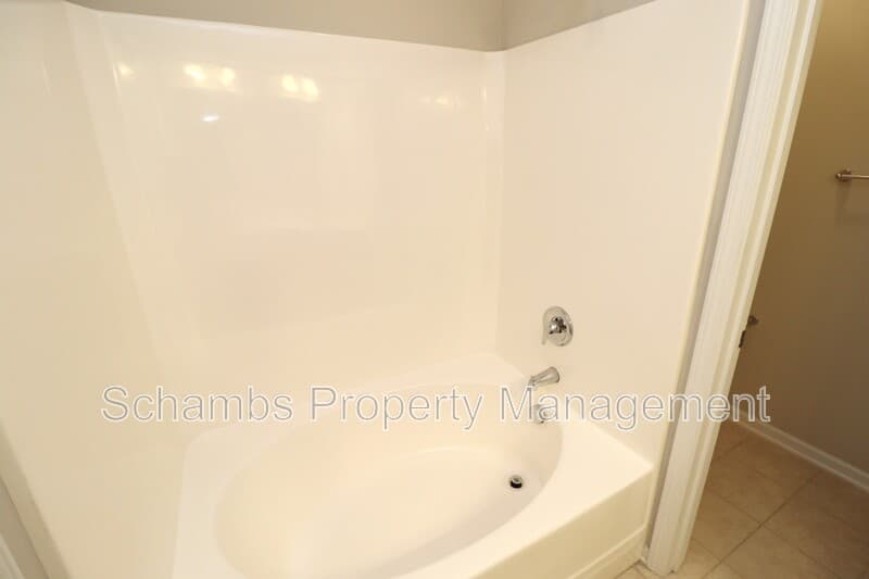 Cary House: 5045 Lalex Ln
