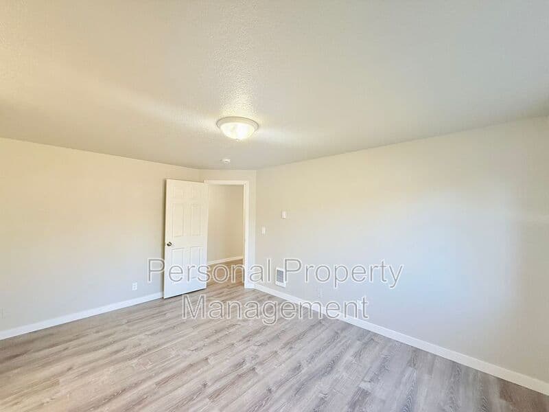 Vancouver House: 15814 SE 15th St.