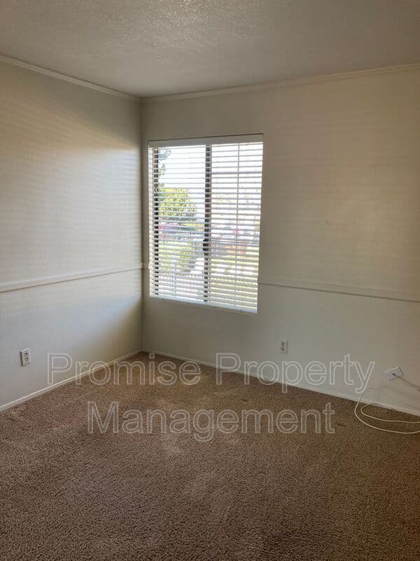 Oceanside House: 274 Riverview Way
