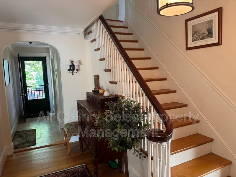Beverly House: 38 Baker Ave