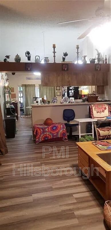 Brandon House: 914 Burlwood Street