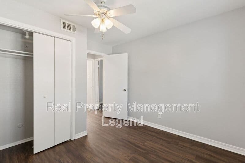 Dallas House: 6646 E Lovers Lane