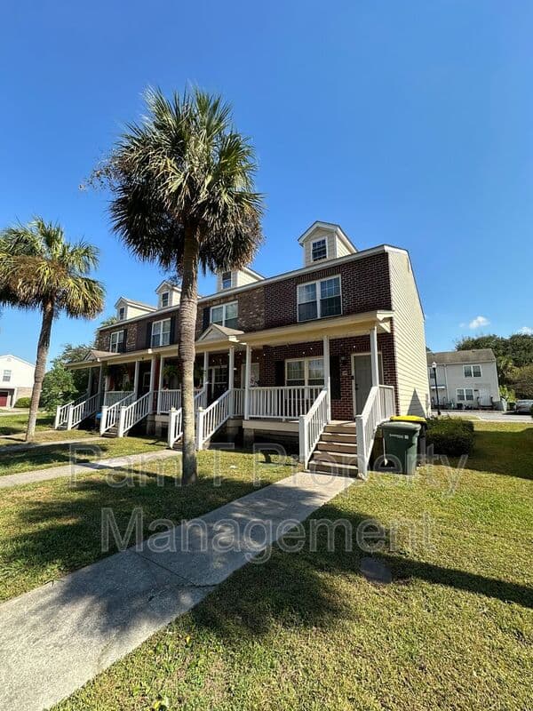 Savannah House: 1308 Dieter St