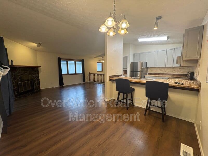 Anchorage House: 7641 Delridge Circle
