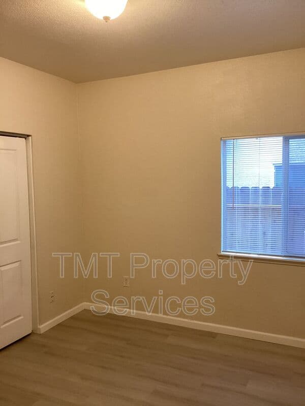 Elk Grove House: 10012 Mosaic Way