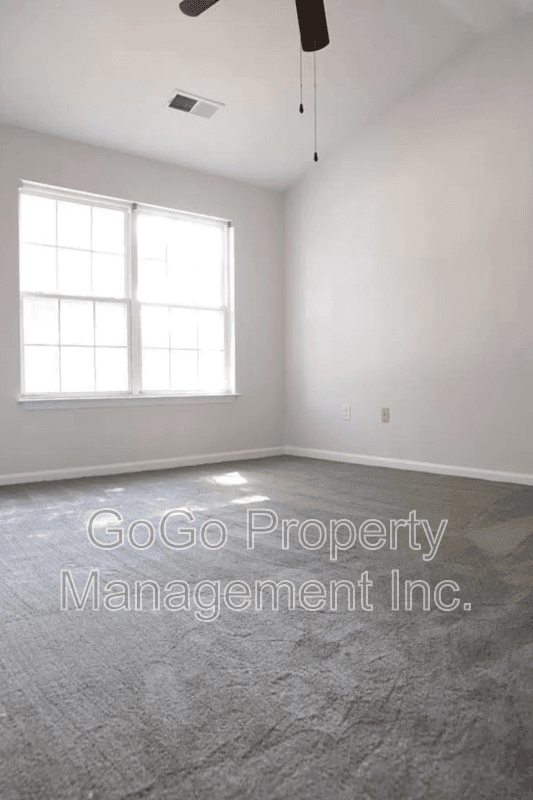 Simpsonville House: 105 Fairview Lake Way