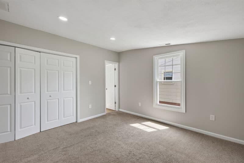 Portsmouth House: 31 Greenbrier Rd