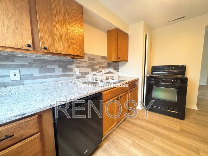 West Des Moines Condo: 228 1st St
