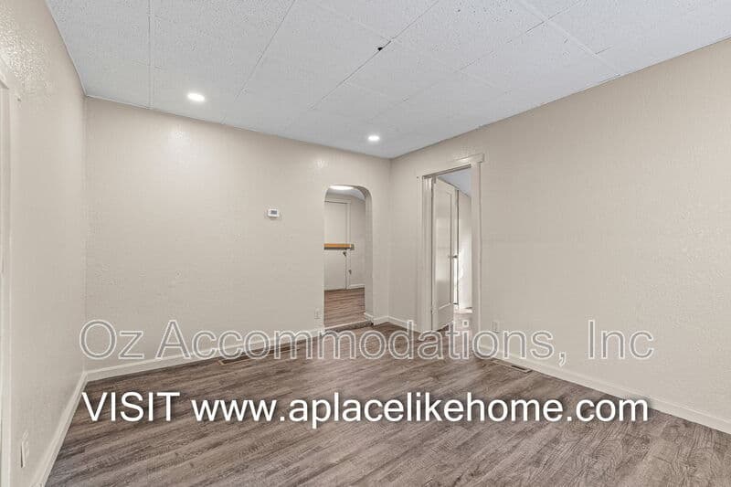 Kansas City House: 1501 N 29th St