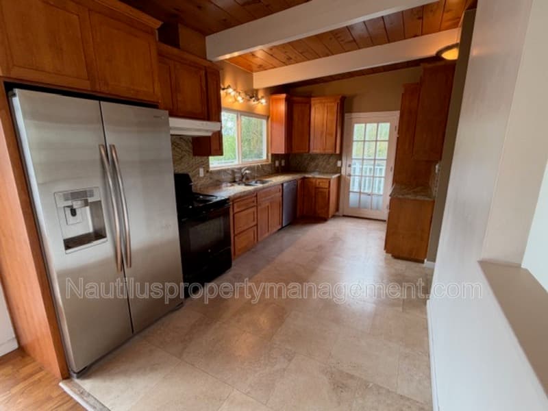 Santa Cruz House: 221 Blackpoint Lane