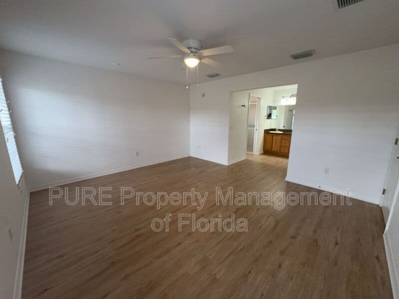 Ocala House: 15939 SW 14th Avenue Rd