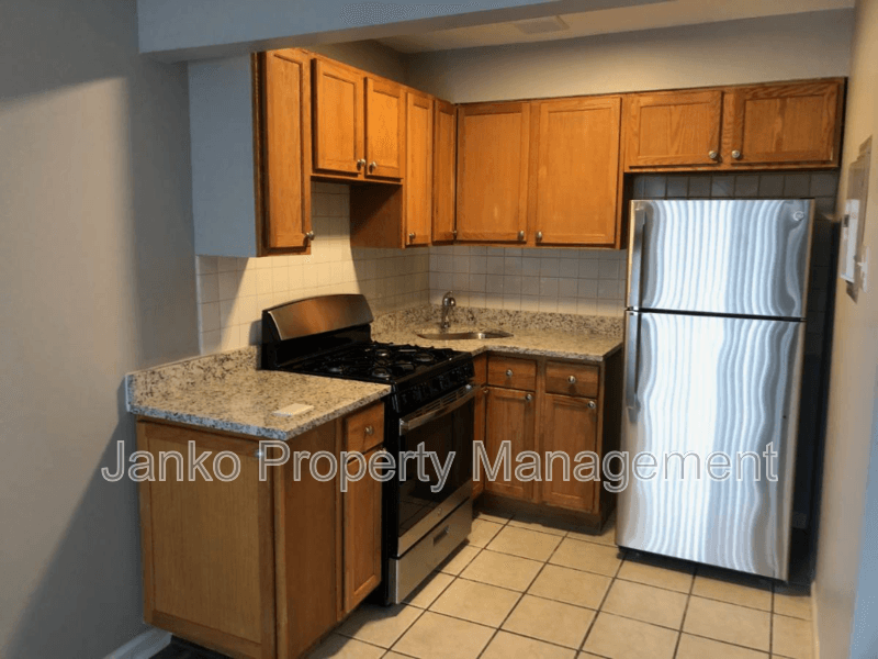 South Chicago Heights Condo: 3333 Commercial Ave