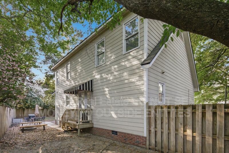Fayetteville House: 2130 Hull Rd.