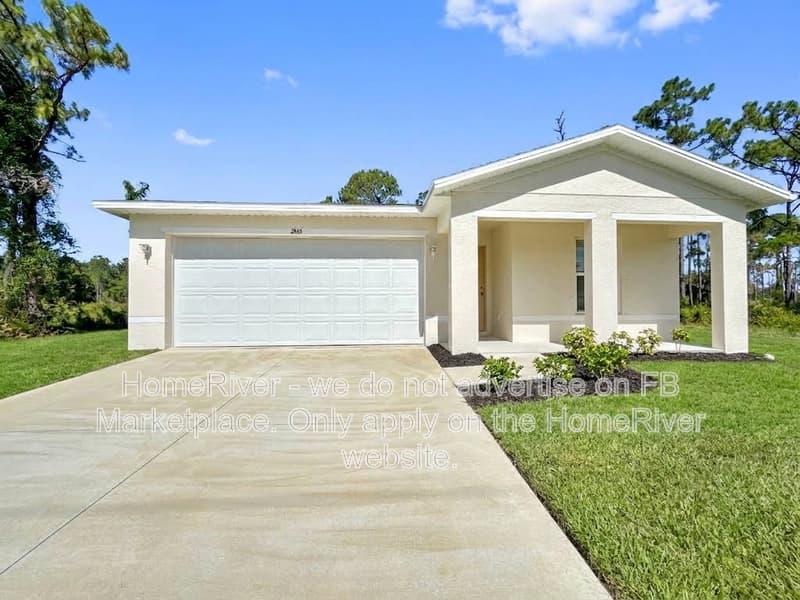 Port Charlotte House: 2465 Crockett St