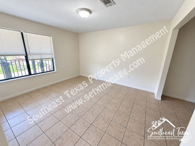 Kirbyville House: 1410 South Elizabeth Ave