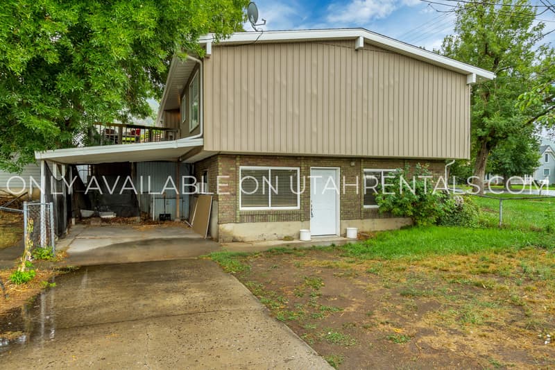Farmington House: 398 W State St