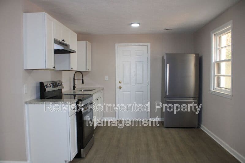 Aiken House: 301 Jehossee Dr