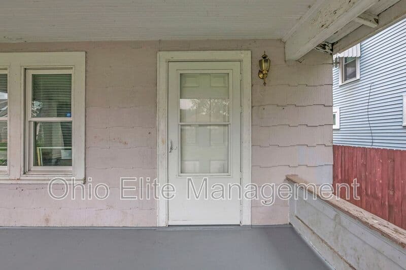 Columbus House: 243 N Wayne Ave