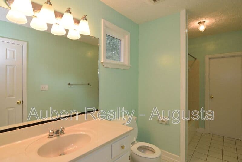 Evans House: 490 Pheasant Run Drive
