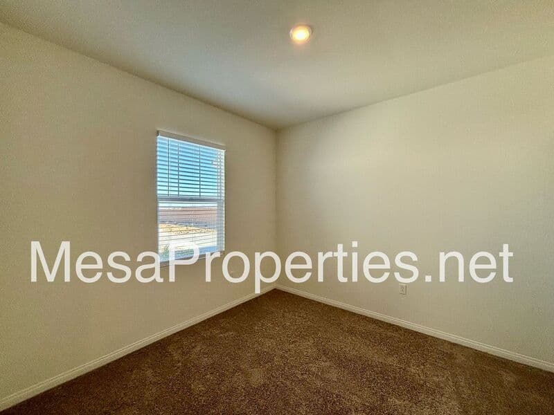 Victorville House: 10691 Sea Ace Place