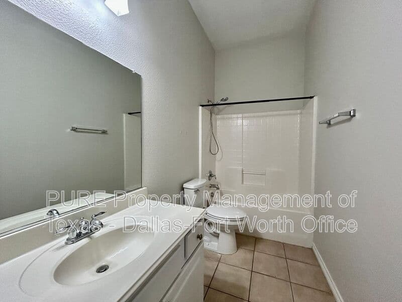 Fort Worth House: 321 Fossil Bridge Drive
