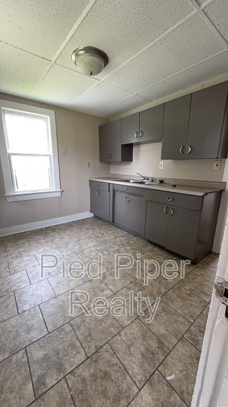 Freeport House: 1265 South Galena Avenue