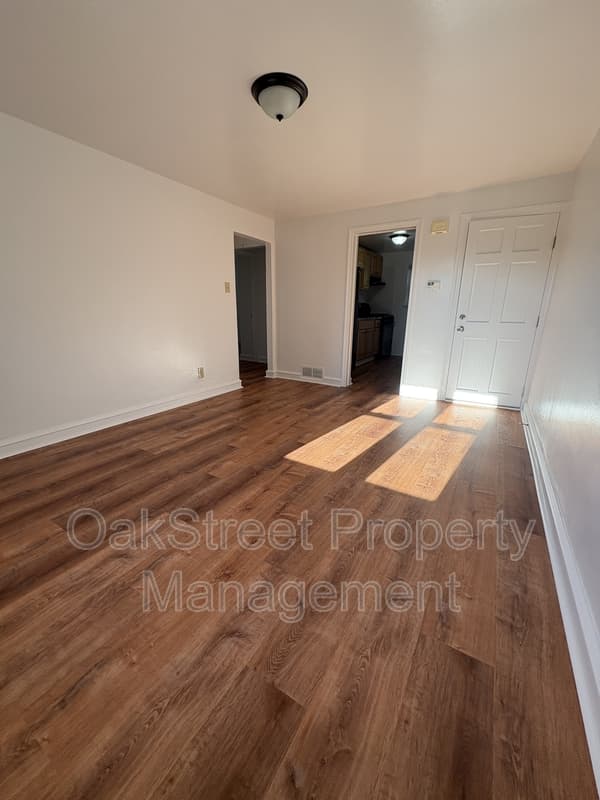 Woodbury Condo: 71 S. Evergreen Avenue - B