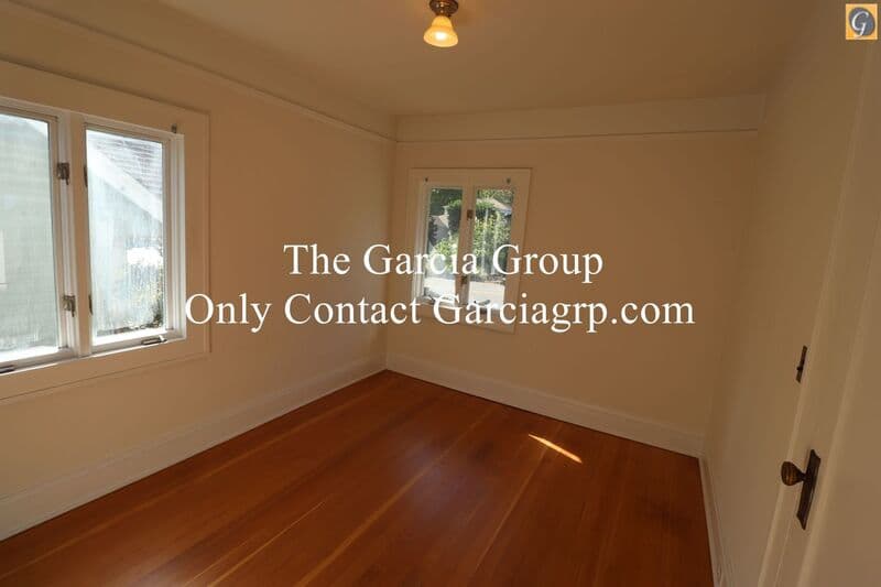 Portland House: 6132 S Corbett Ave