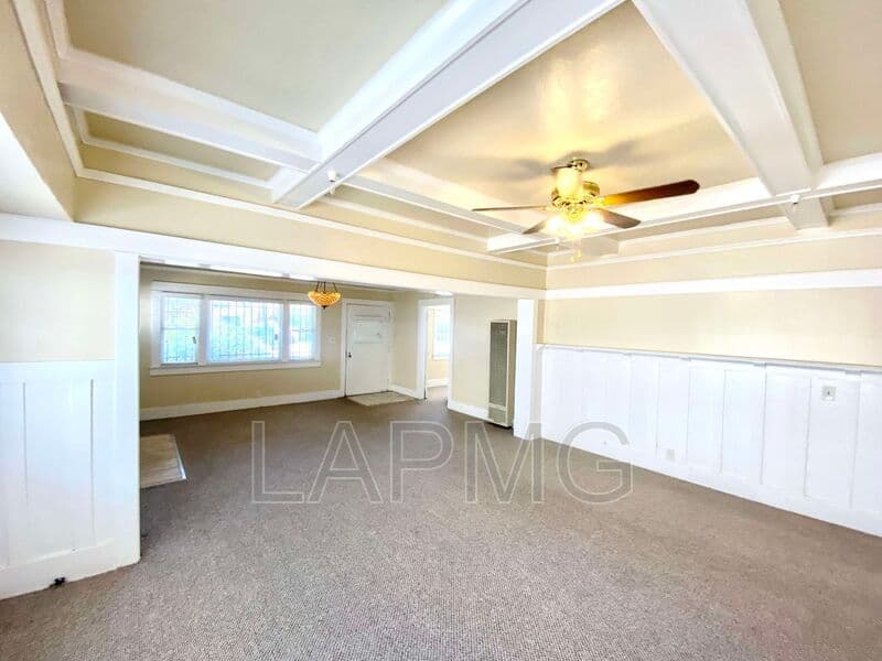 Los Angeles House: 1513 W 45th St