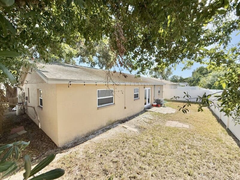 St. Petersburg House: 6943 Buhrley Terrace North
