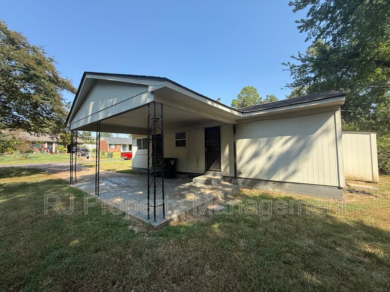 Memphis House: 4212 Falcon Dr