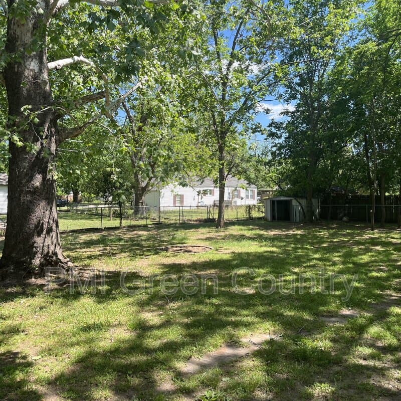 Tulsa House: 5523 S Madison Ave