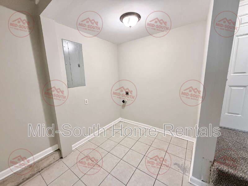 Memphis House: 3500 Hallbrook Street