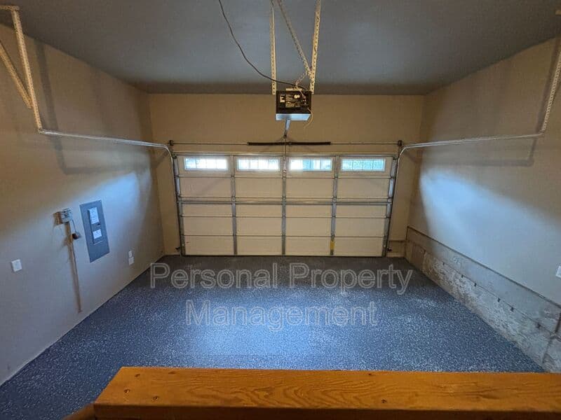 Vancouver House: 3303 NE 43rd Pl