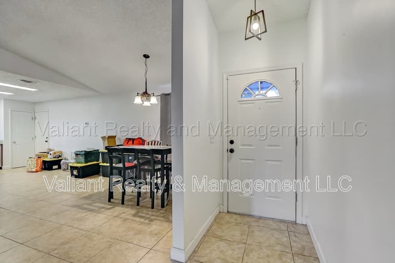 Jacksonville House: 5286 Julington Creek Road